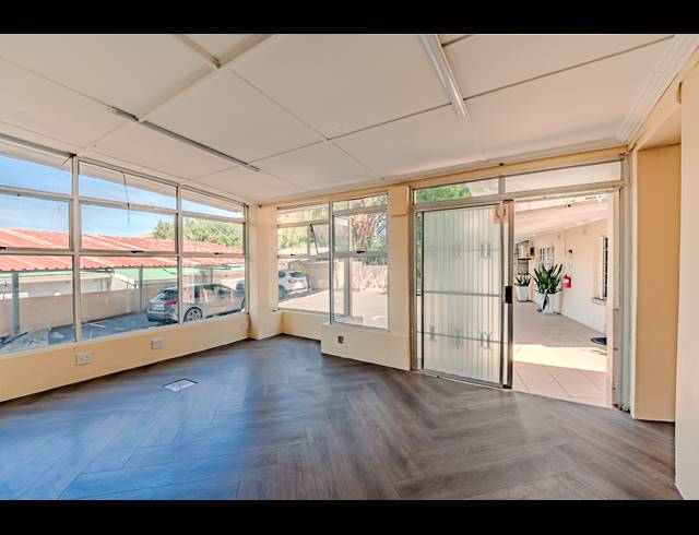 200M² OFFICE FOR SALE IN ESSENWOOD